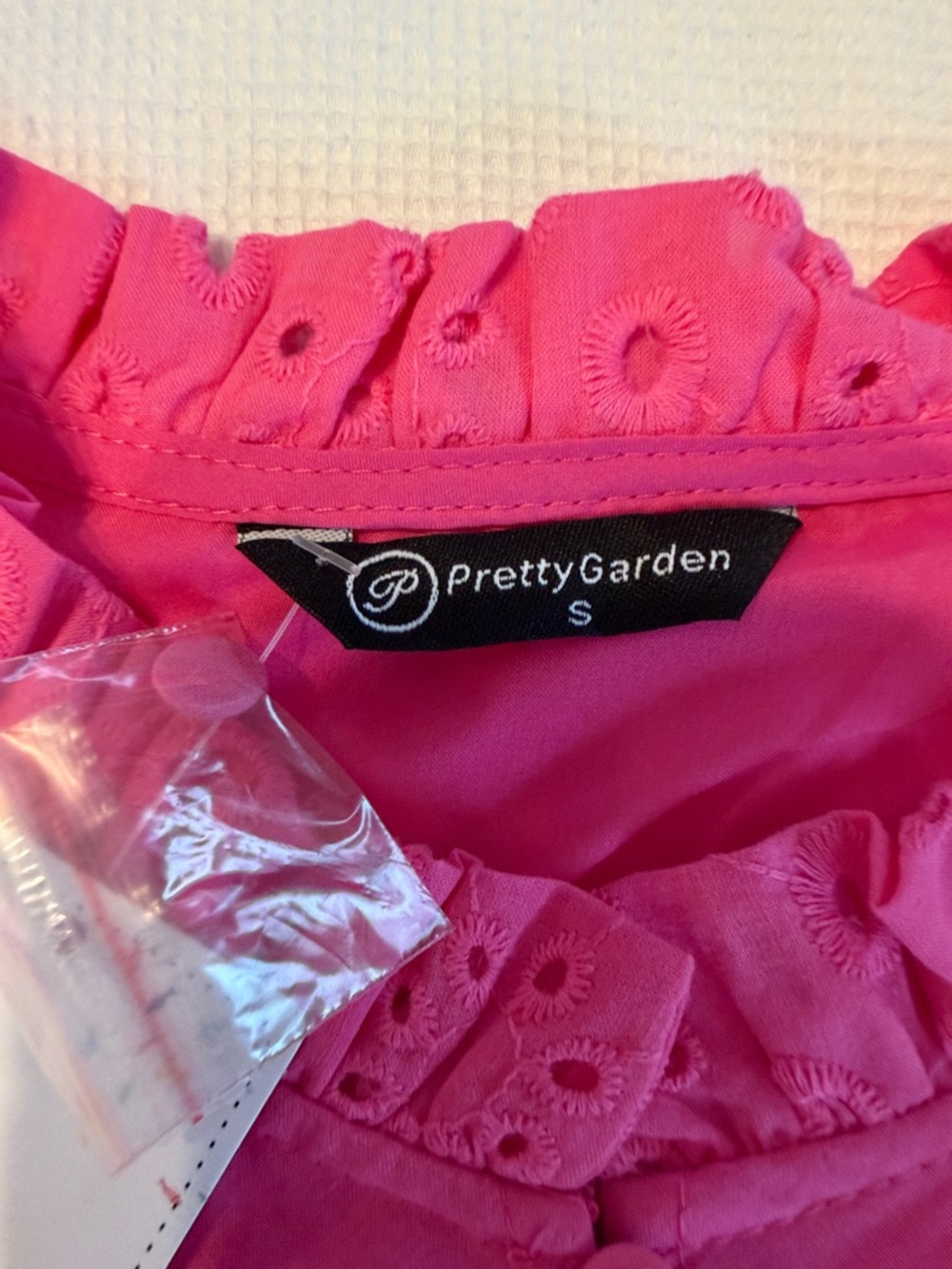 Pretty Garden Bright Pink Eyelet Puff-Sleeve Women’s Top Size Small NWT - Picture 4 of 13